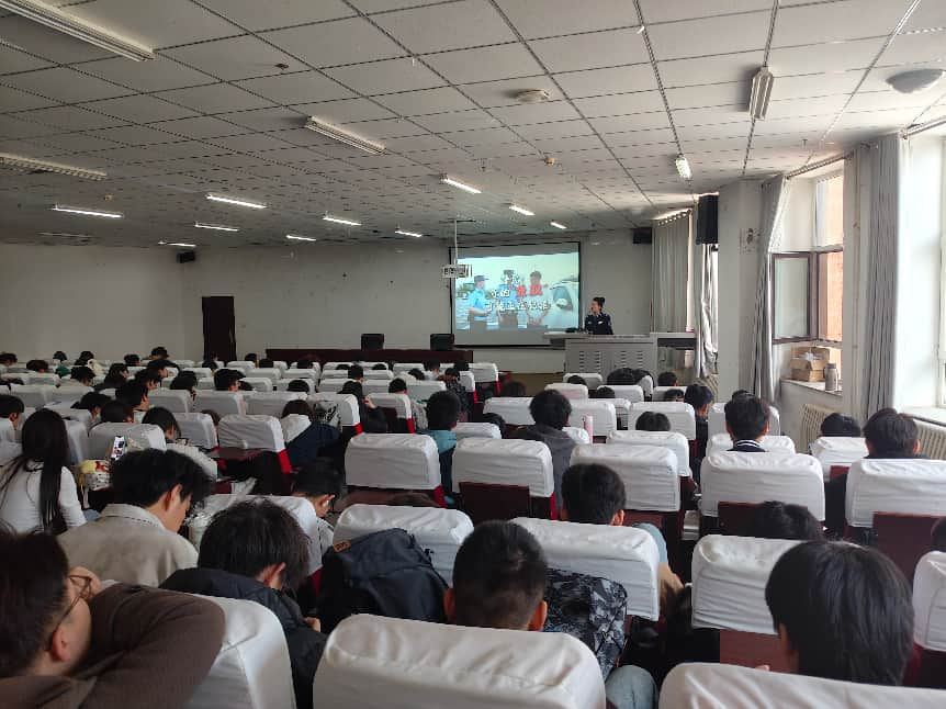 bat365官网举办防范电信诈骗专题讲座