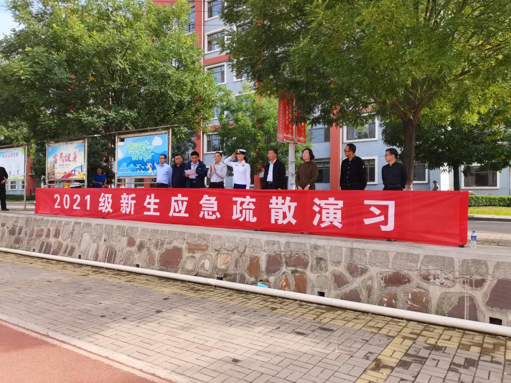 bat365官网举行2021级新生应急疏散演习