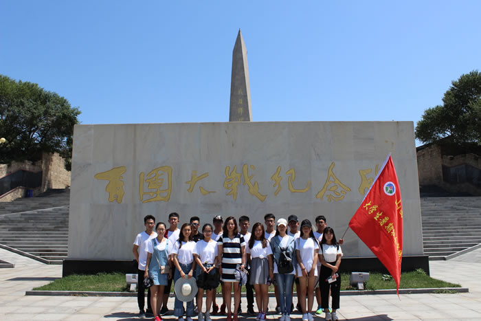 bat365中文官方网站暑期社会实践团在百团大战纪念馆.JPG