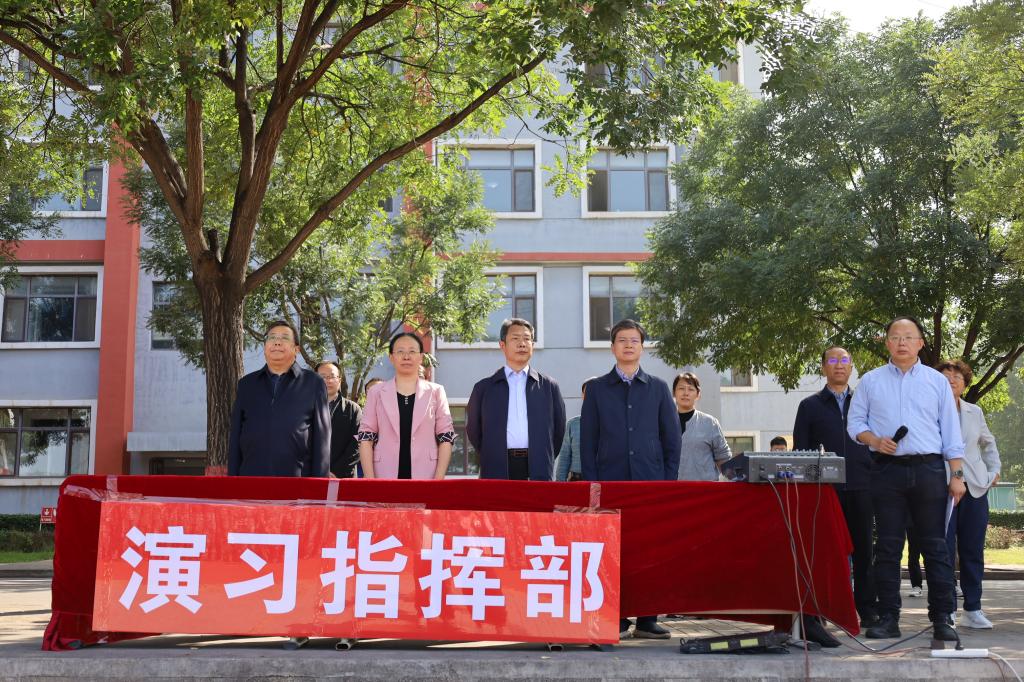 bat365官网举行2025年新生入学安全教育、应急疏散演习